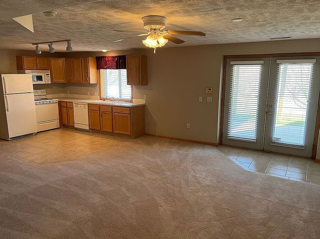 Photo of 11703 Lakeview Dr, Papillion, NE
