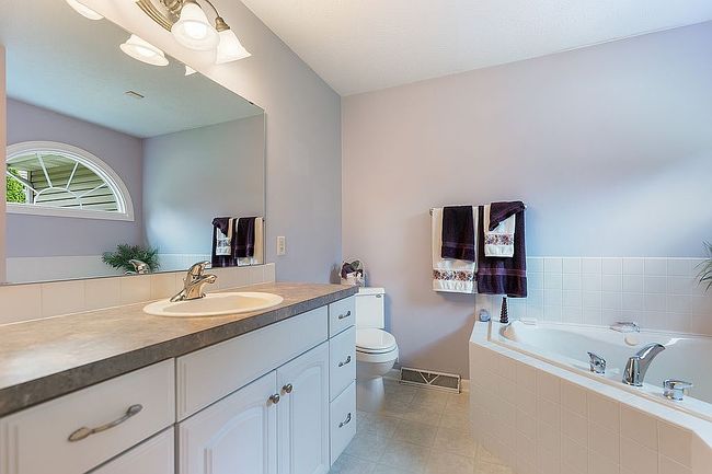 Photo of 7156 Cedar Grove Ave Nw, North Canton, OH