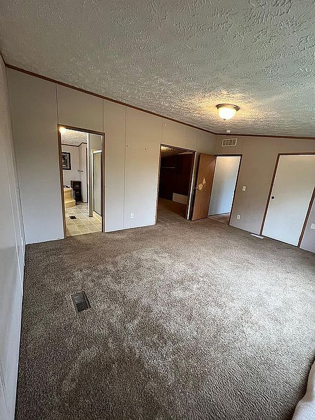 Photo of 4247 Hunters Pointe, Fort Wayne, IN