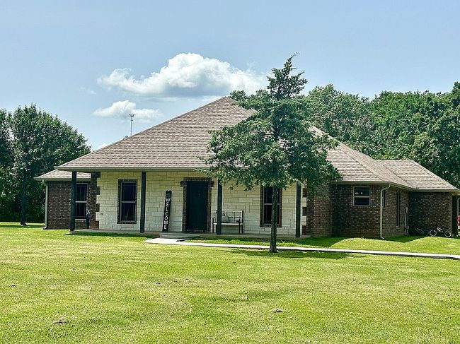 Photo of 300 S Dority St, Stigler, OK