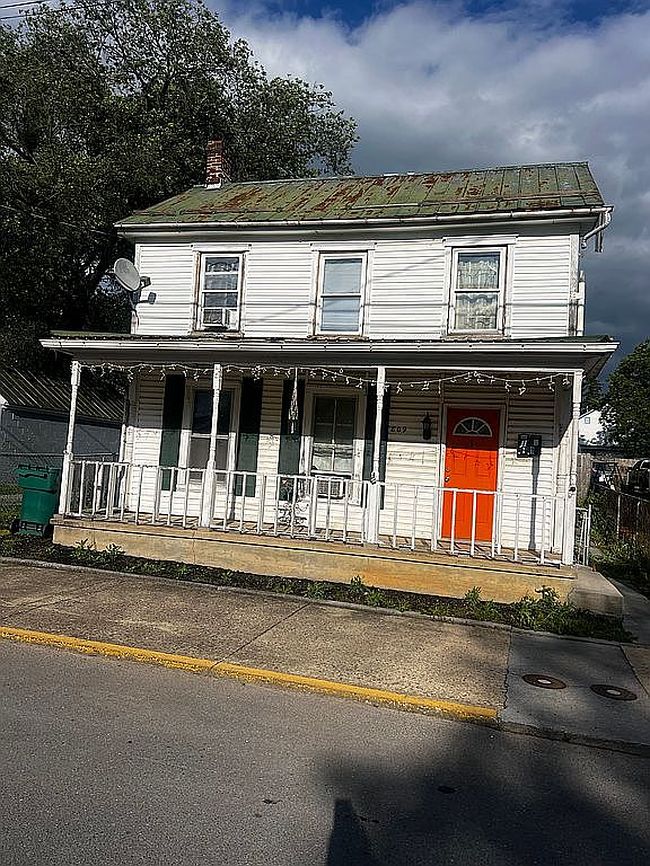 Image of 809 N High St