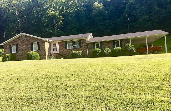 Photo of 40 Physicians Dr, Hindman, KY