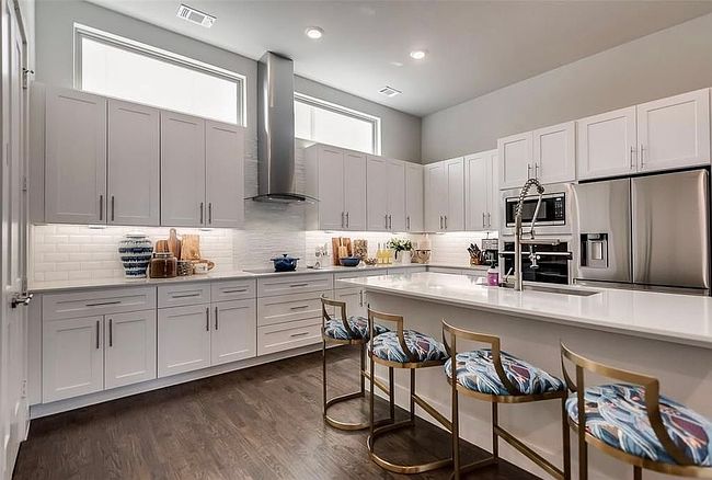 Image of 4226 Roseland Ave #203