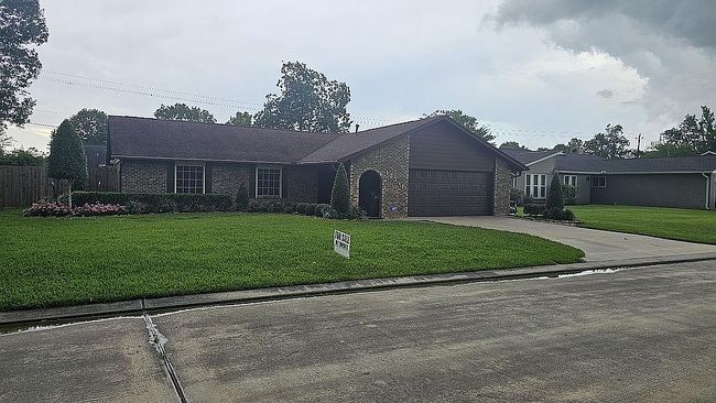 Photo of 12311 Old River Dr, Mont Belvieu, TX