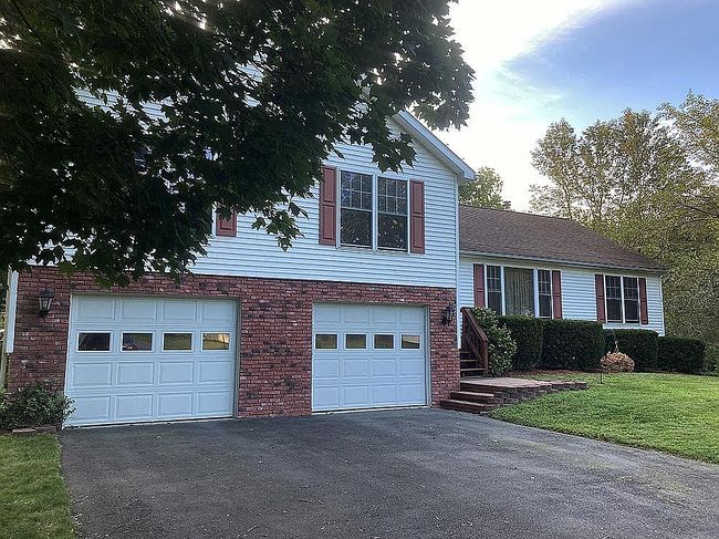 Photo of 162 Hilltop Dr, Hurley, NY