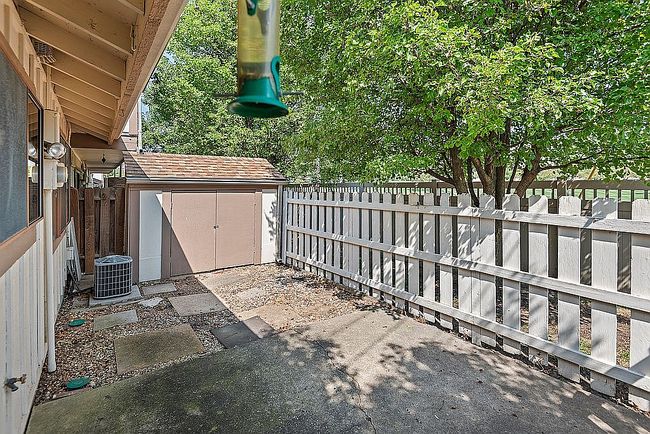 Photo of 1 Redwood Ln, Springfield, IL