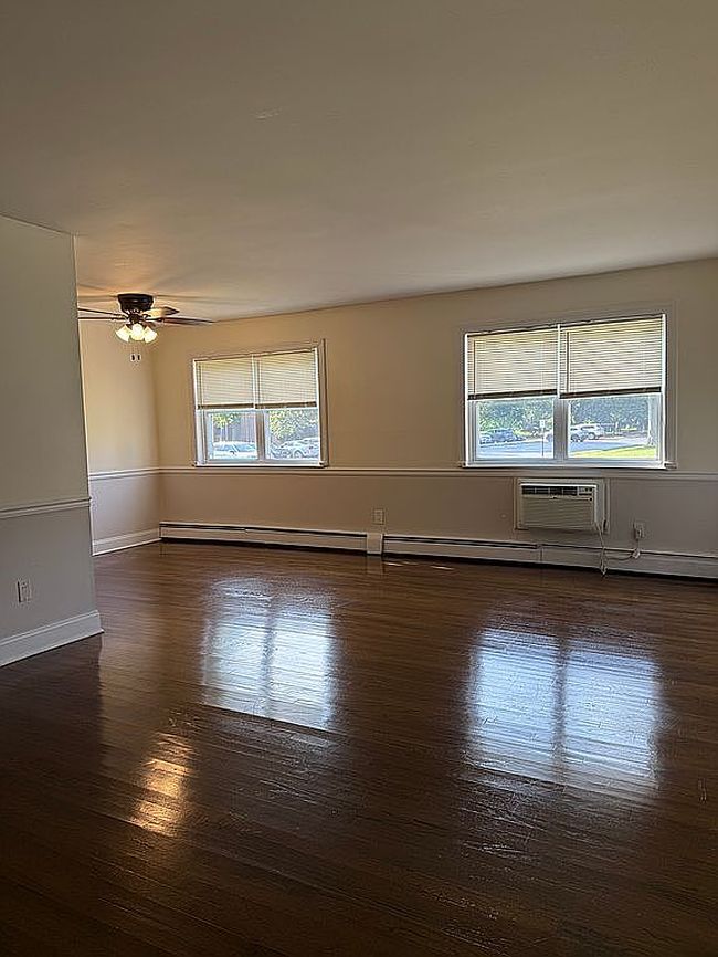 Photo of 6 Windsor Ter Apt B, Freehold, NJ