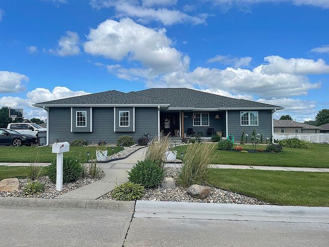 Photo of 1004 Woodcrest St, Norfolk, NE