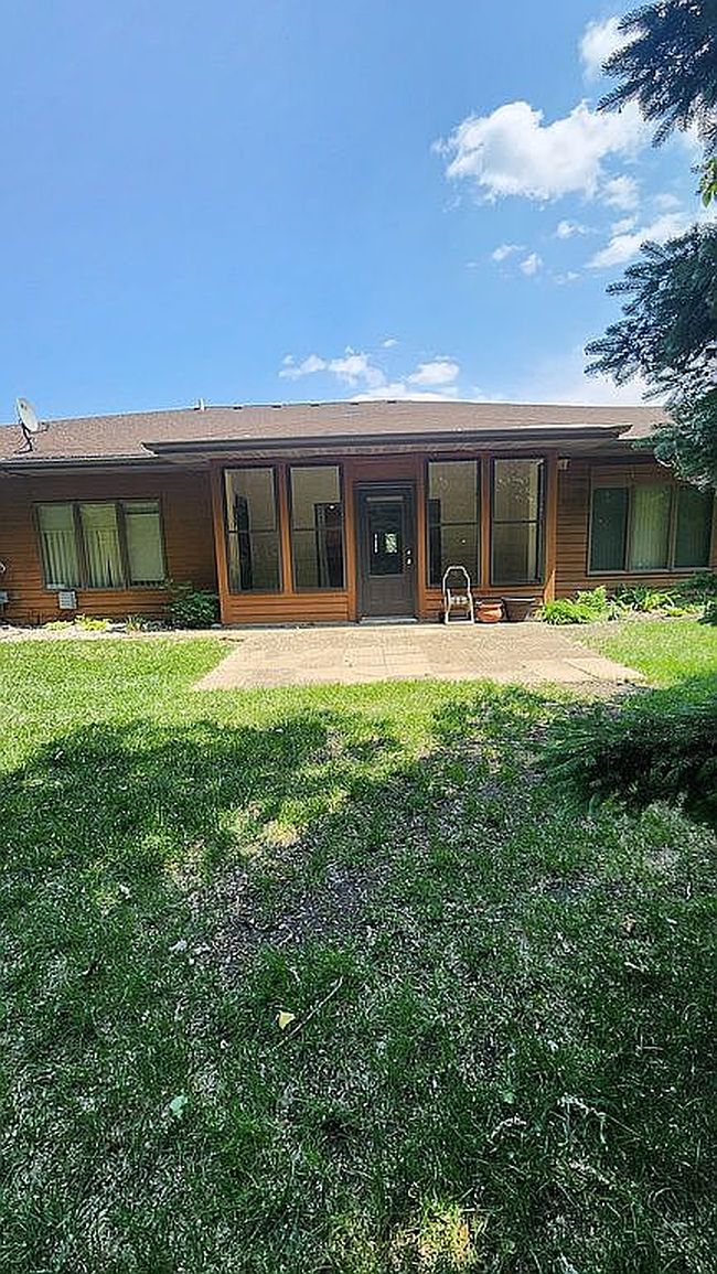 Photo of 2048 Hunters Ridge Dr, Mason City, IA
