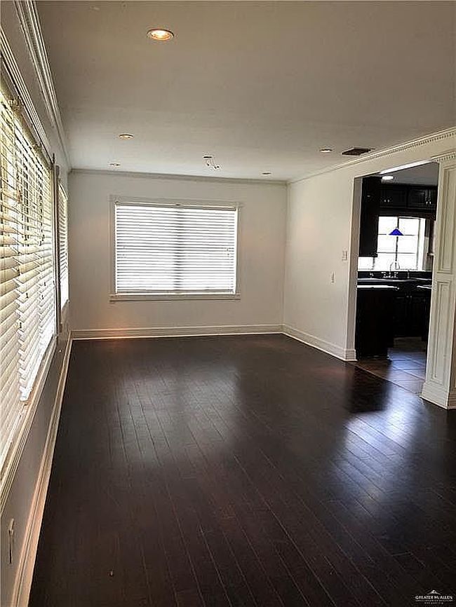 Photo of 918 W 7th St, Weslaco, TX