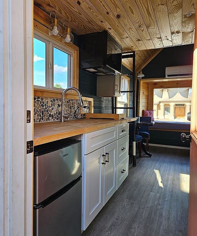 Additional photo 1 of property located at 7361 Navidad Way