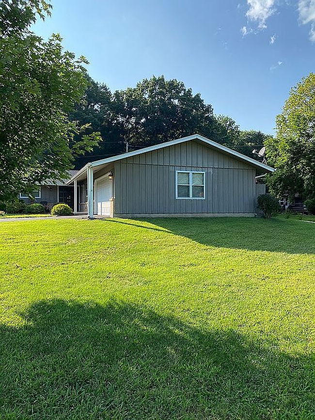 Photo of 396 W Margaret Fuller Rd, Oregon, IL