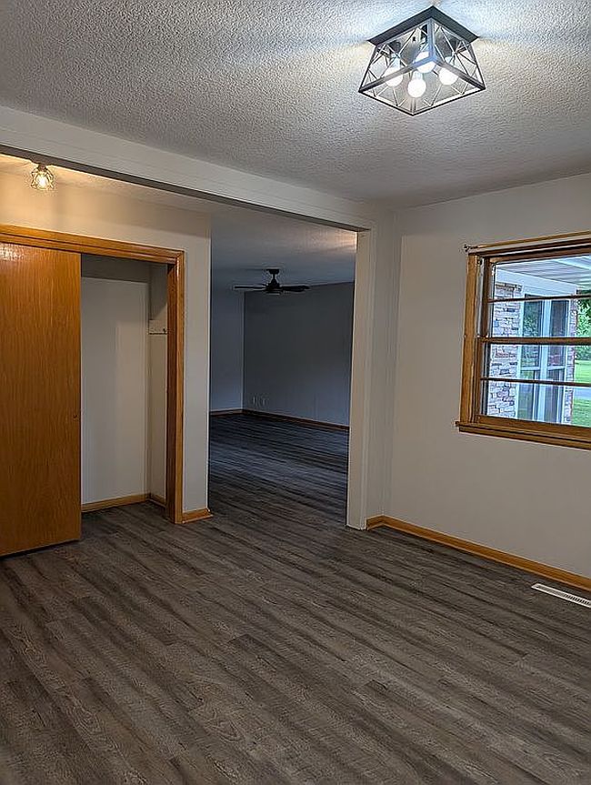 Photo of 215 2nd St Ne, Geneva, MN