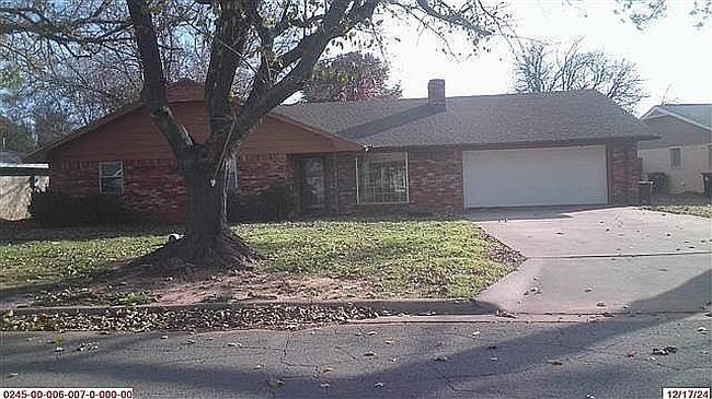 605 E Monroe St, Waurika, OK