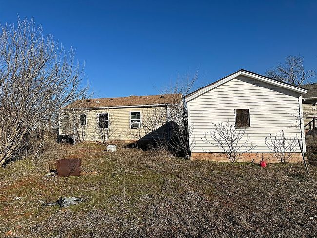 Image of 905 Birch St