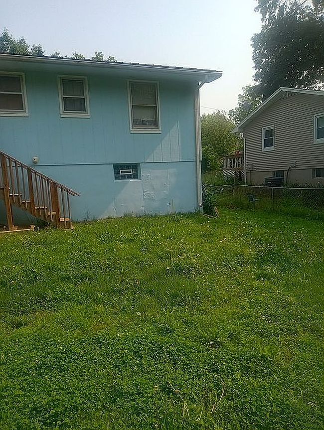 Image of 305 W 2nd St