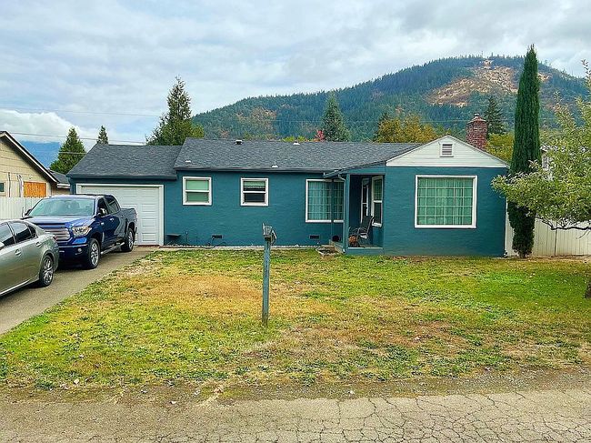 Photo of 1611 Apple Ln, Grants Pass, OR