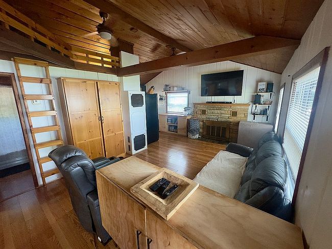 Image of 1179 Lakeshore Dr