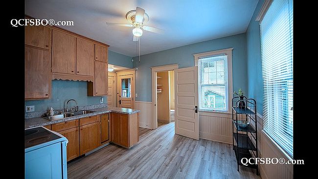 Photo of 2101 W 5th St, Davenport, IA