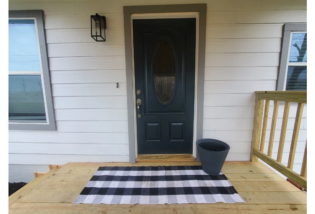 Additional photo 1 of property located at 206 Verne St