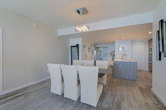 Additional photo 3 of property located at 600 Ne 27th St #2100