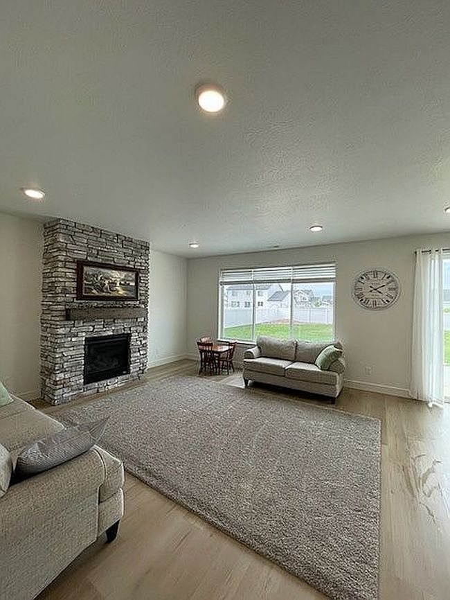 Additional photo 2 of property located at 683 E 1200 S