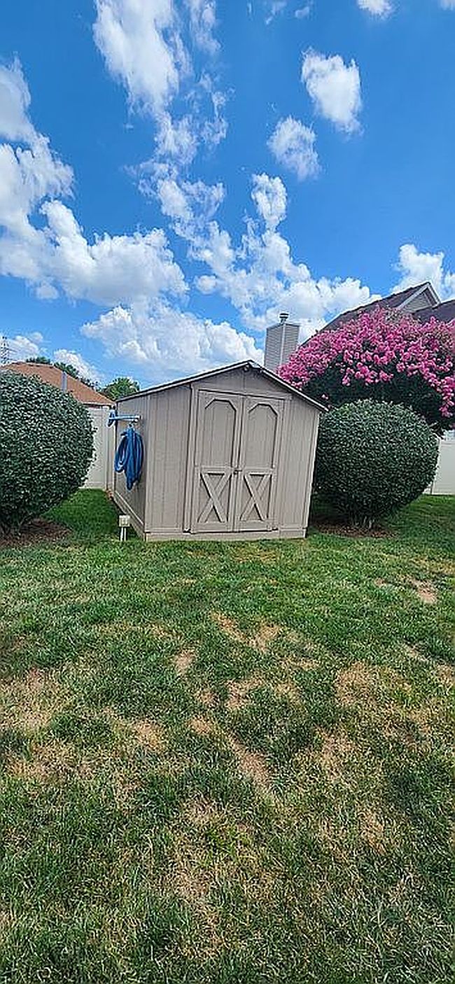 Photo of 5028 Hunters Point Cir, Louisville, KY
