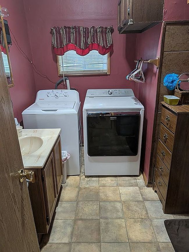 Photo of 300 S Center St