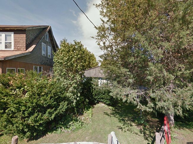 Photo of 9 George Mason Rd, Crown Point, NY