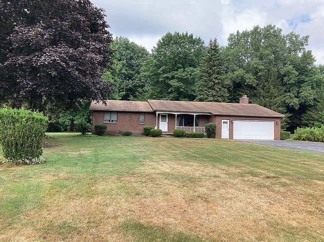 Photo of 30 Tiffany Ln, Lancaster, NY