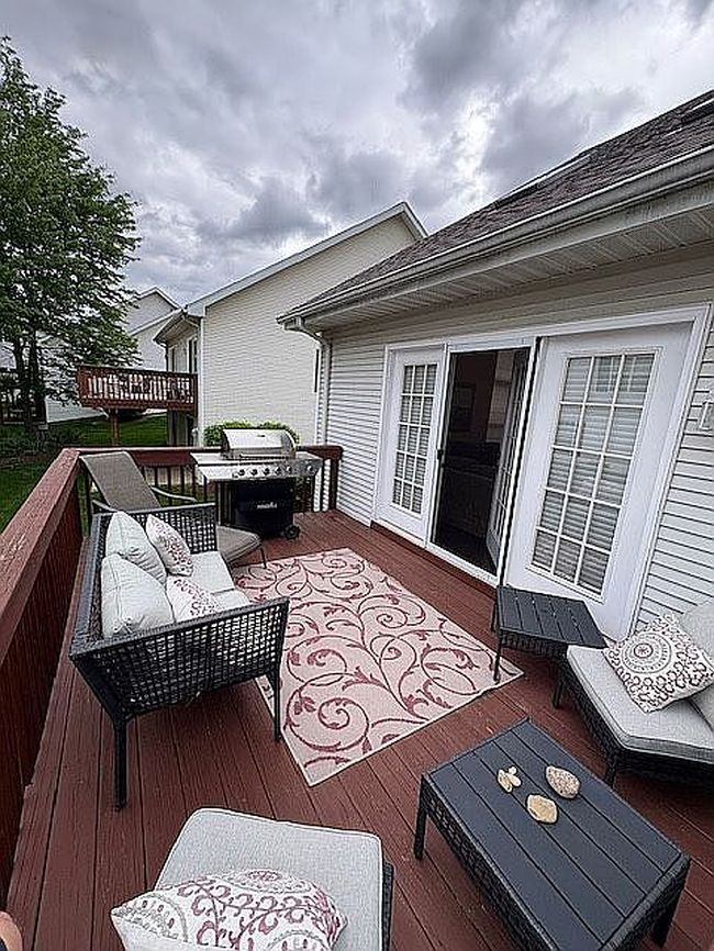Image of 704 Elmwood Point