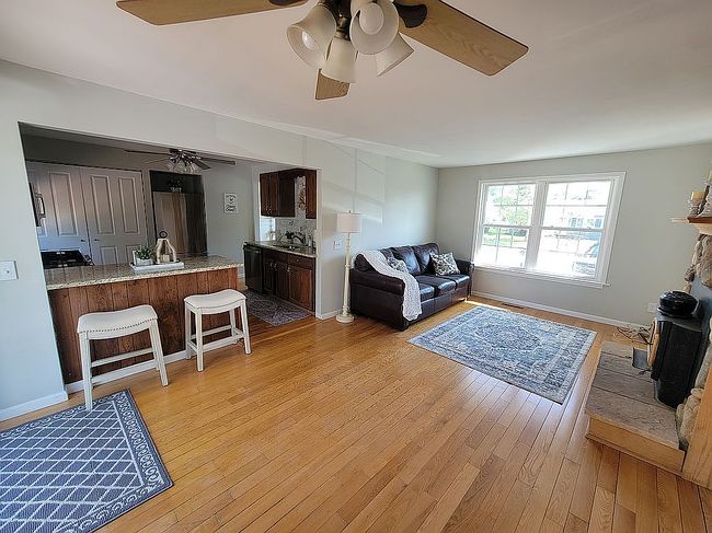 Image of 16 Carpenter Dr