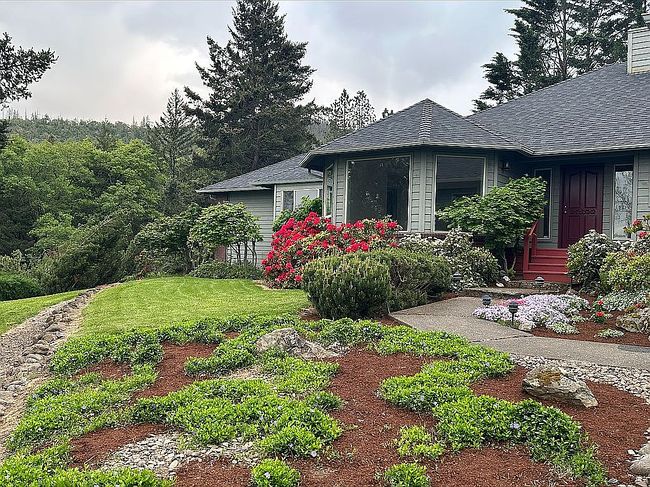 Photo of 3115 Deer Trail Ln, Medford, OR