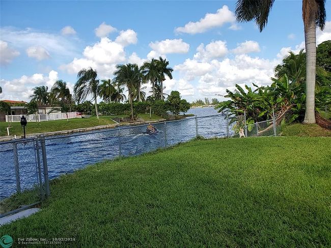 Image of 8165 Nw 182nd St