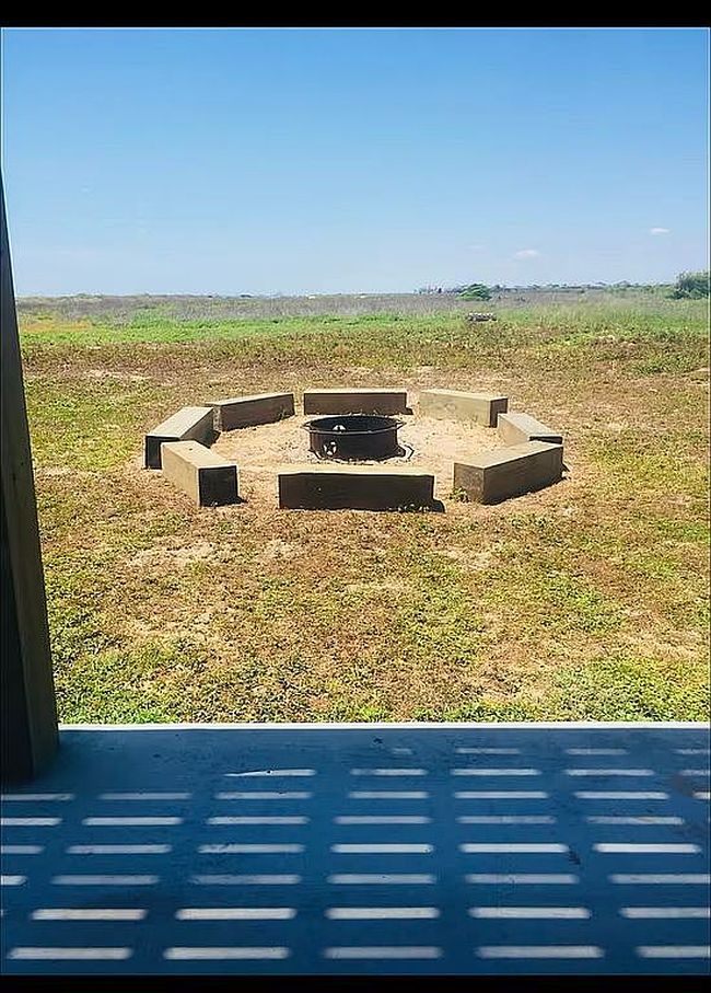 Photo of 833 S Monkhouse Dr, Crystal Beach, TX