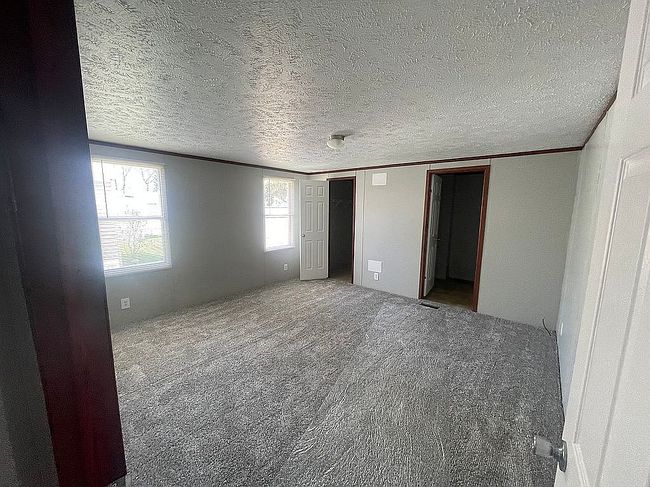 Photo of 512 Turtle Bay Dr, Syracuse, IN