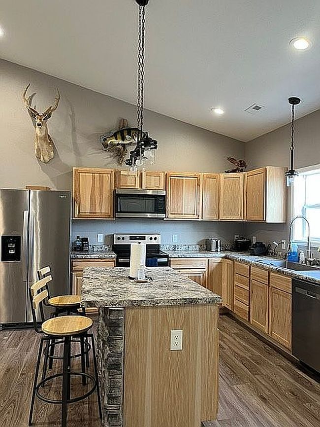 Image of 684 River Valley Rd