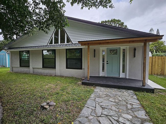 Photo of 1913 Lakewood Dr, Clearwater, FL