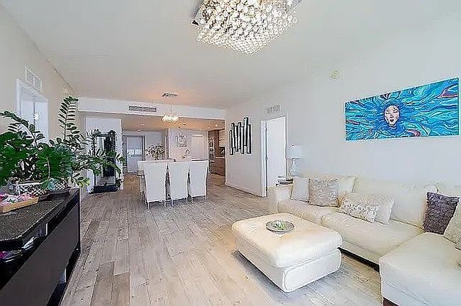 Additional photo 2 of property located at 600 Ne 27th St #2100