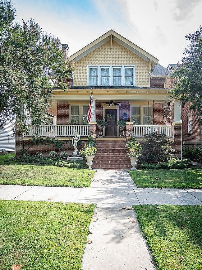 Photo of 220 Monroe Ave