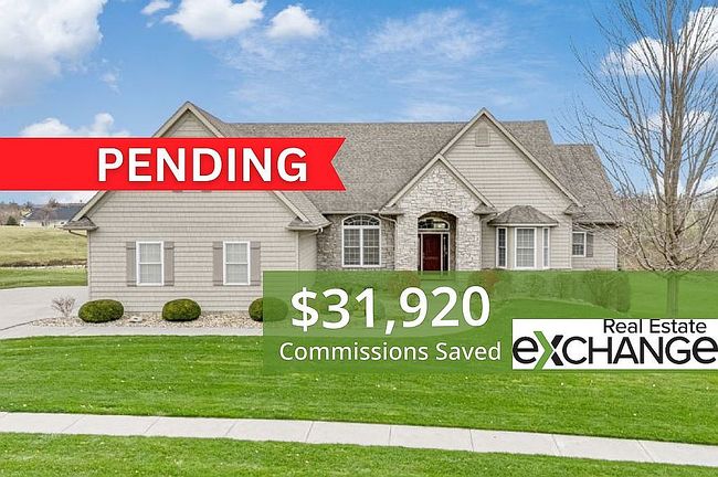 Photo of 11 Cobblestone Ln, Le Claire, IA