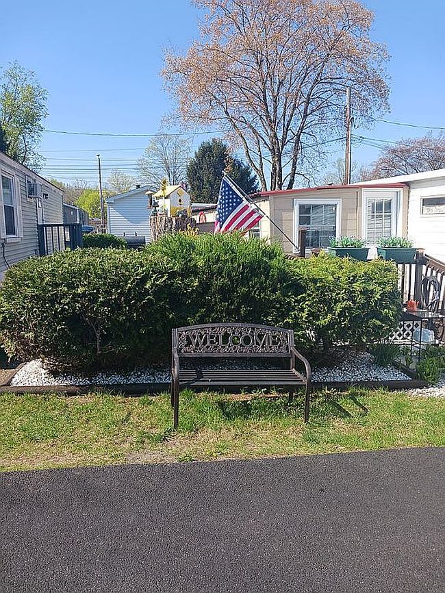 Photo of 4 Baseline Rd, Cold Spring, NY