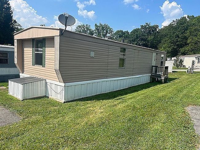 Photo of 105 Court Ln, Altoona, PA