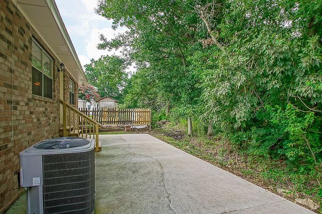 Photo of 631 Oak St, Saint Rose, LA