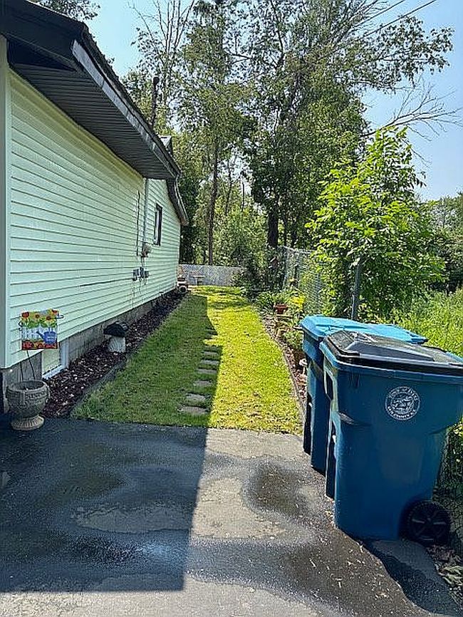 Photo of 6738 Hamilton Dr, Derby, NY