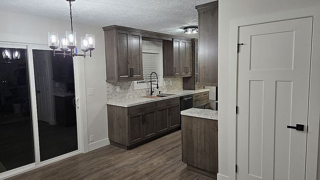 Image of 907 S 1st St E