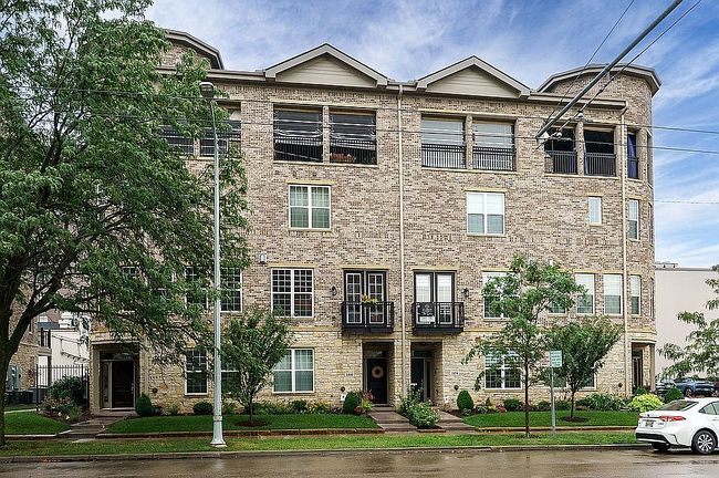 Additional photo 3 of property located at 122 W Monument Ave