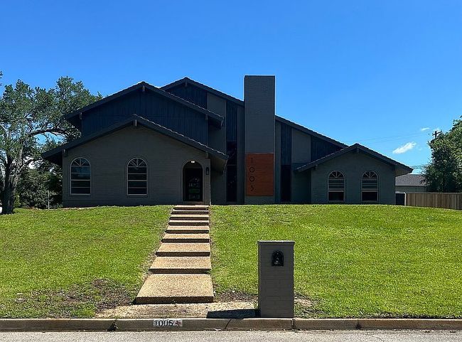 Photo of 1005 Mockingbird Ln