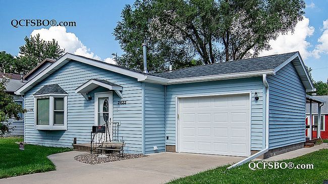 Photo of 2422 45th St, Moline, IL
