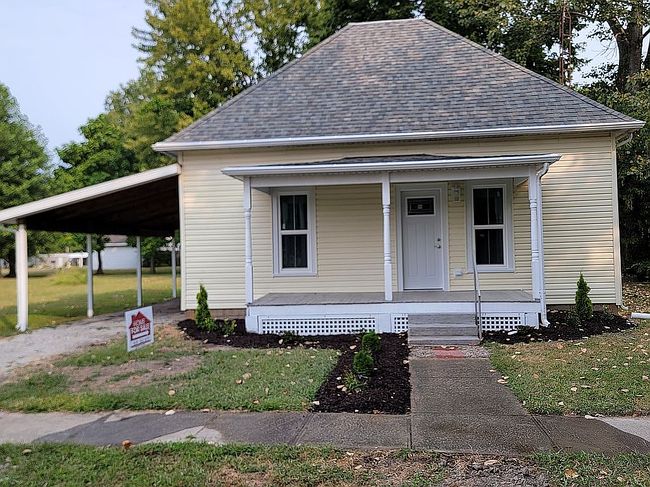 Photo of 113 E Maple St